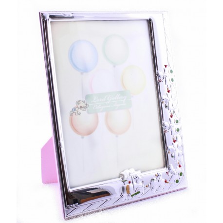 Marco infantil en plaque de plata mate y brillo con la trasera en color rosa tiene una medida de 16x22cm - AL201113R Marco infantil en plaque de plata mate y brillo con la trasera en color rosa tiene una medida de 16x22cm - AL201113R