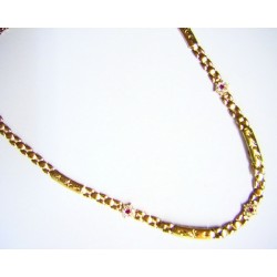 Collar de oro de 18 kl con flor de circonitas y rubí OCO/12