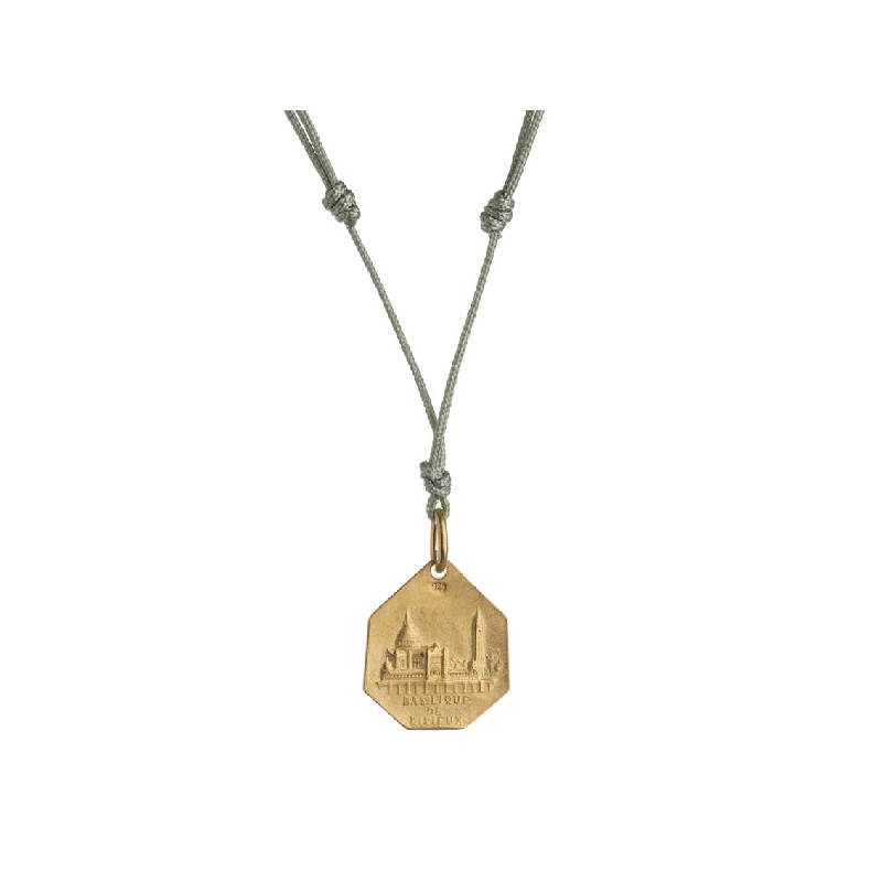 Medalla de plata dorada  Virgen de la basílica con cordón de seda en color verde pastel - 00504026