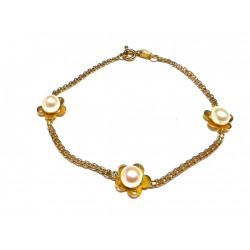 Pulsera oro tres flores con perlas blancas.