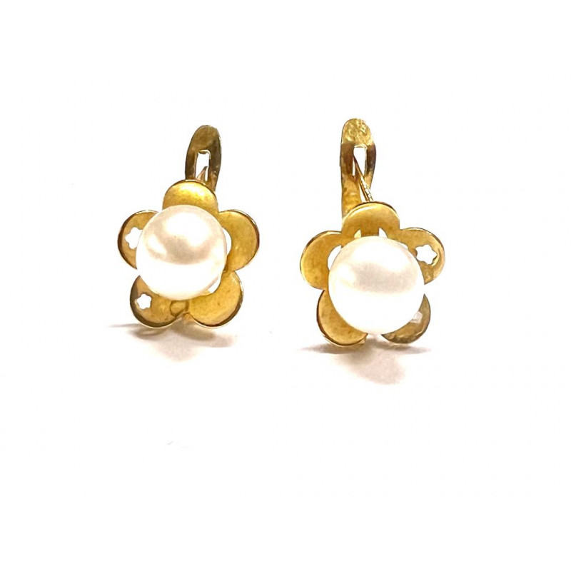 Pendientes oro con diseño de flor con perla blanca y cierre catalán.