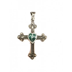 Cruz de plata con corazón de esmalte verde