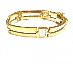 Pulsera oro semirrígida con  cinco detalles en nácar.