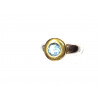 Anillo de oro bicolor con pieza central redonda con una  aguamarina