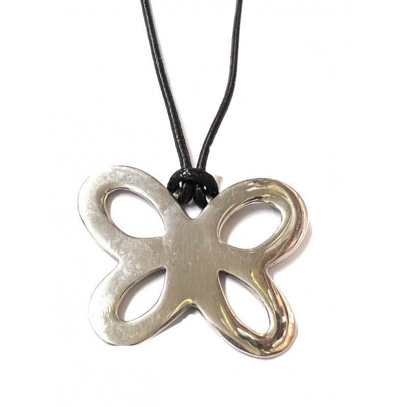 Colgante mariposa plata con cordón negro