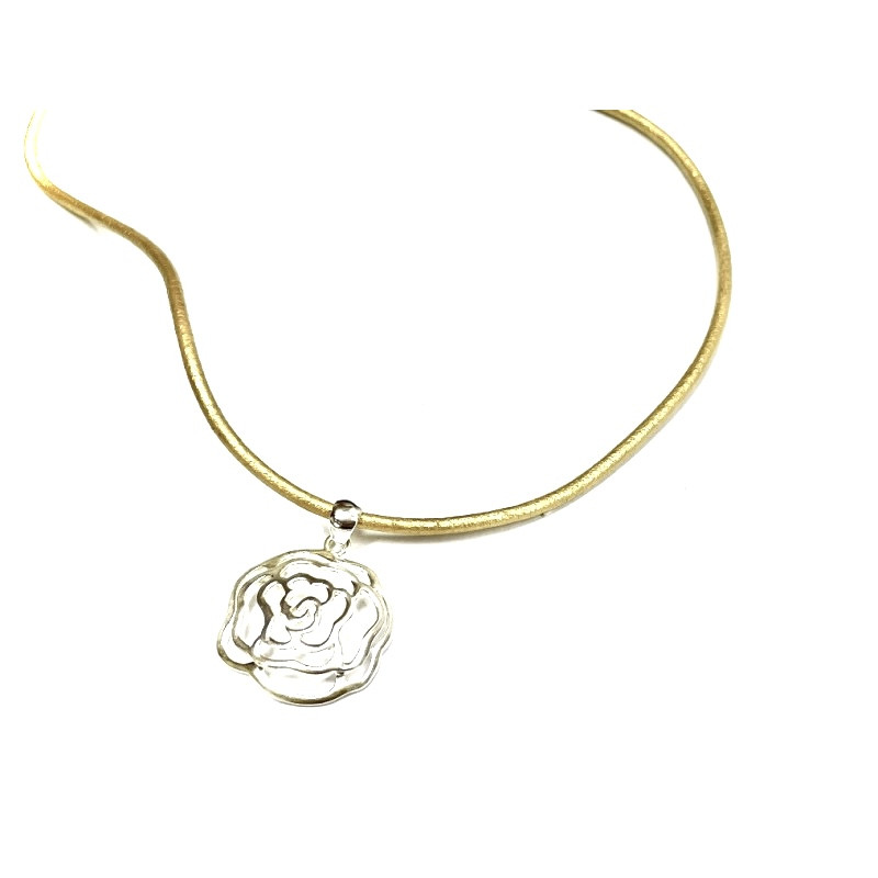 Colgante Flor plata con cordón amarillo