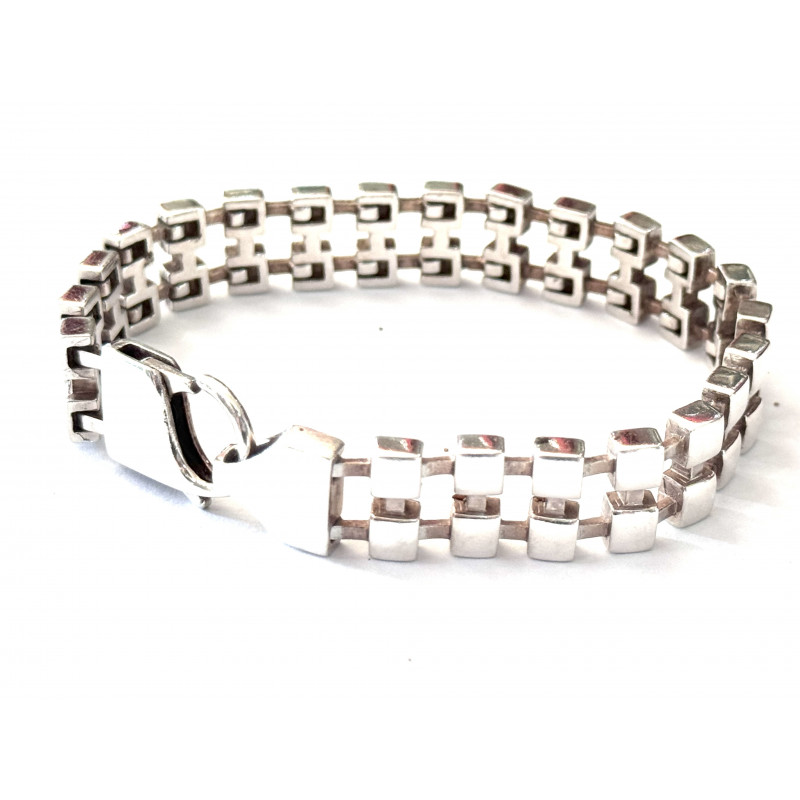 Pulsera ancha de plata con cierre mosquetón